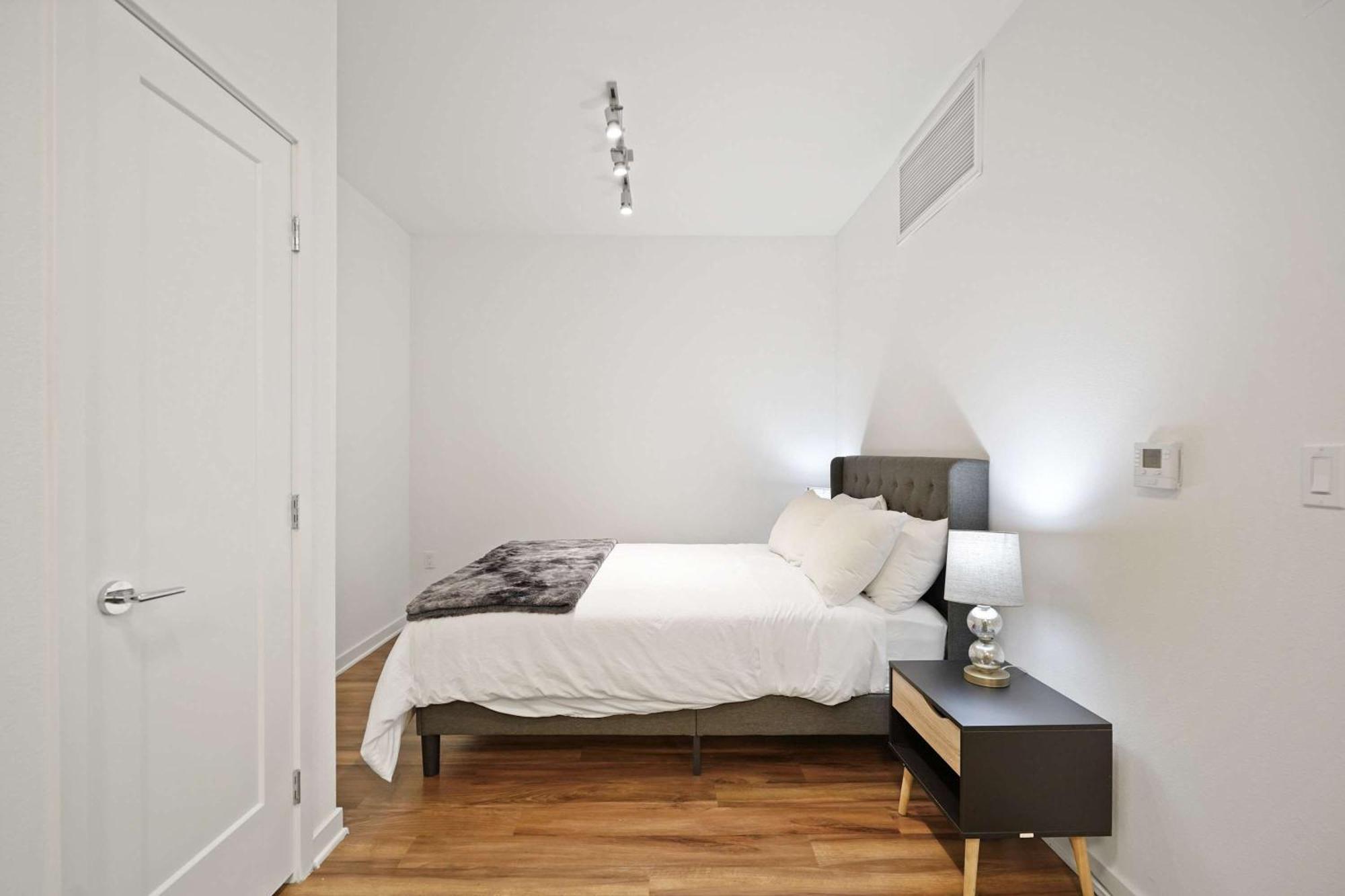 Apartment Architectural 2bd In Miracle Mile Perfect For Families